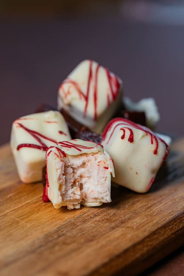 Bombom de gelato de cheesecake de frutas vermelhas