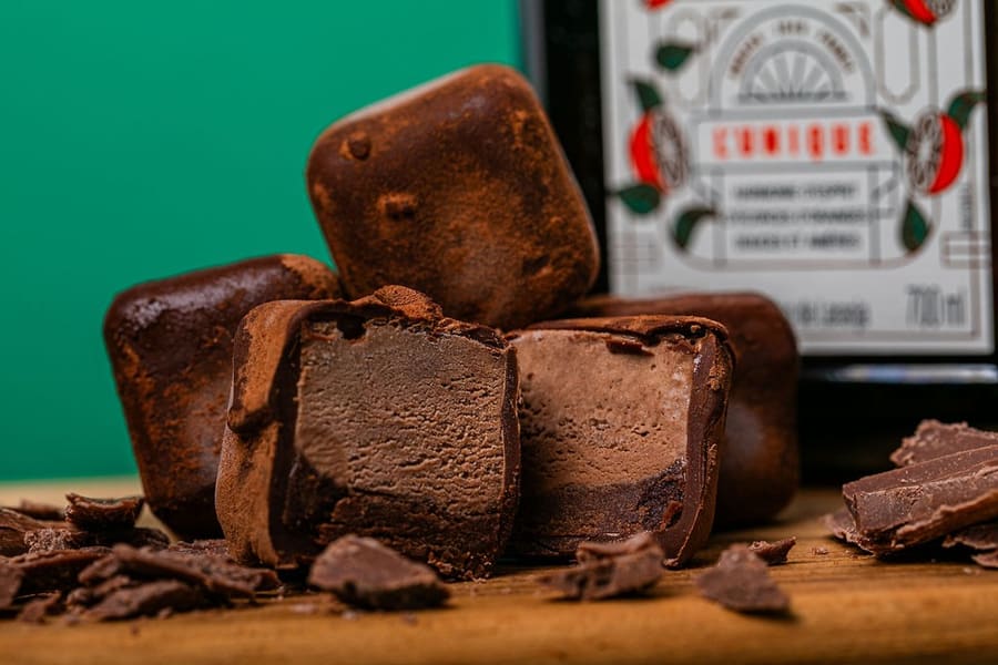Bombom de gelato de chocolate belga trufado com licor de Cointreau